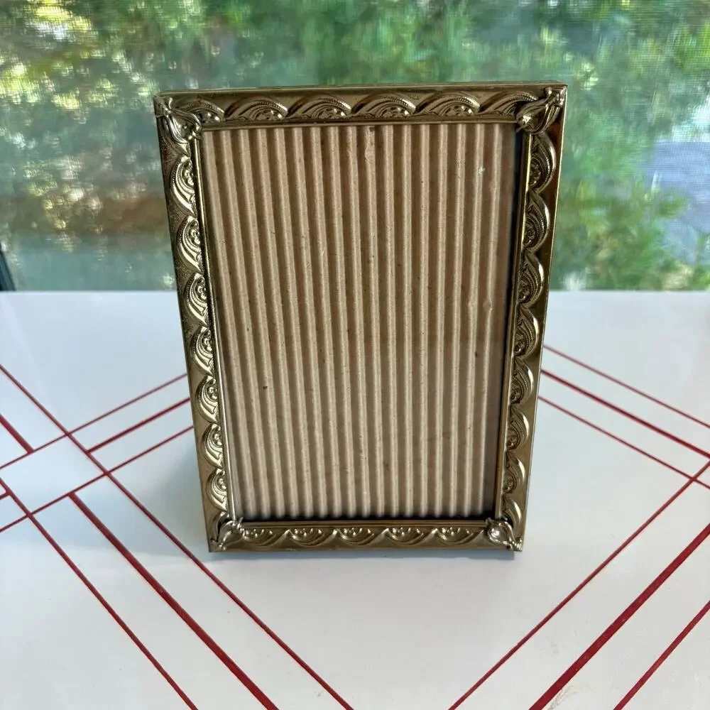 Vintage Gold Tone 5x7 Picture Frame Ornate Floral Tabletop Photo Frame.